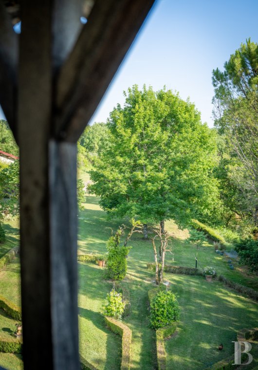 Dans le Tarn, au cœur du vignoble de Gaillac, un château d’origine médiévale entouré de ses vignes - photo  n°33