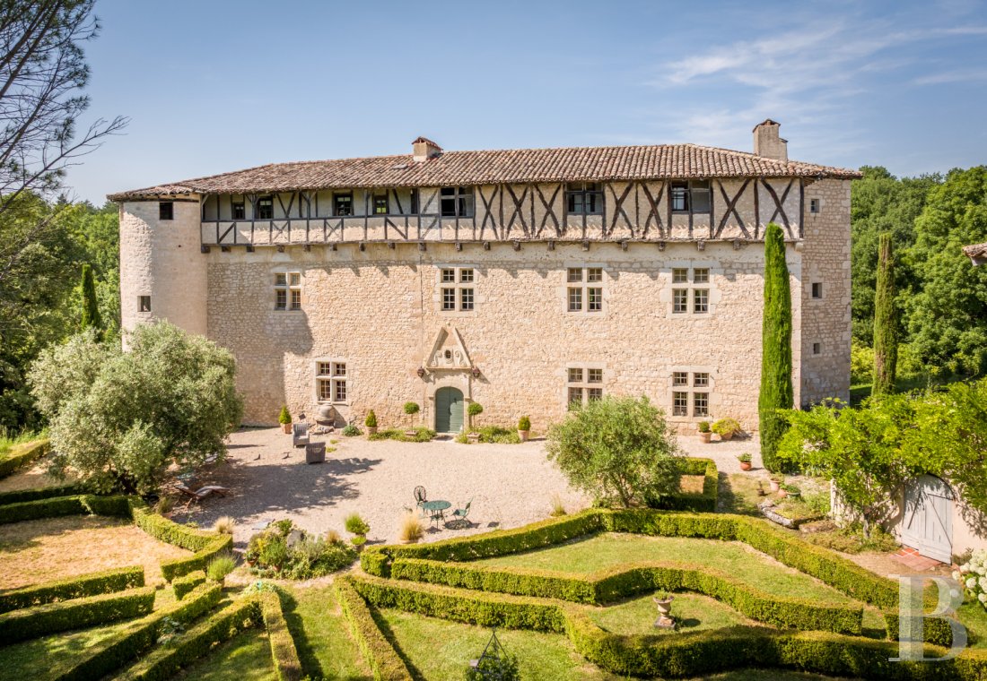 Dans le Tarn, au cœur du vignoble de Gaillac, un château d’origine médiévale entouré de ses vignes - photo  n°5