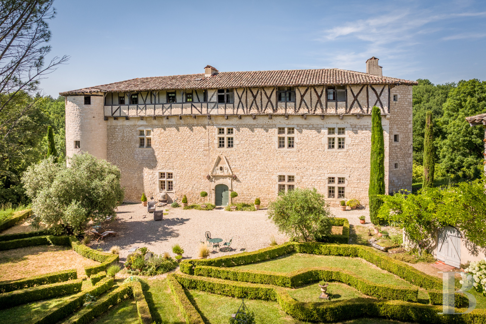 Dans le Tarn, au cœur du vignoble de Gaillac, un château d’origine médiévale entouré de ses vignes - photo  n°5