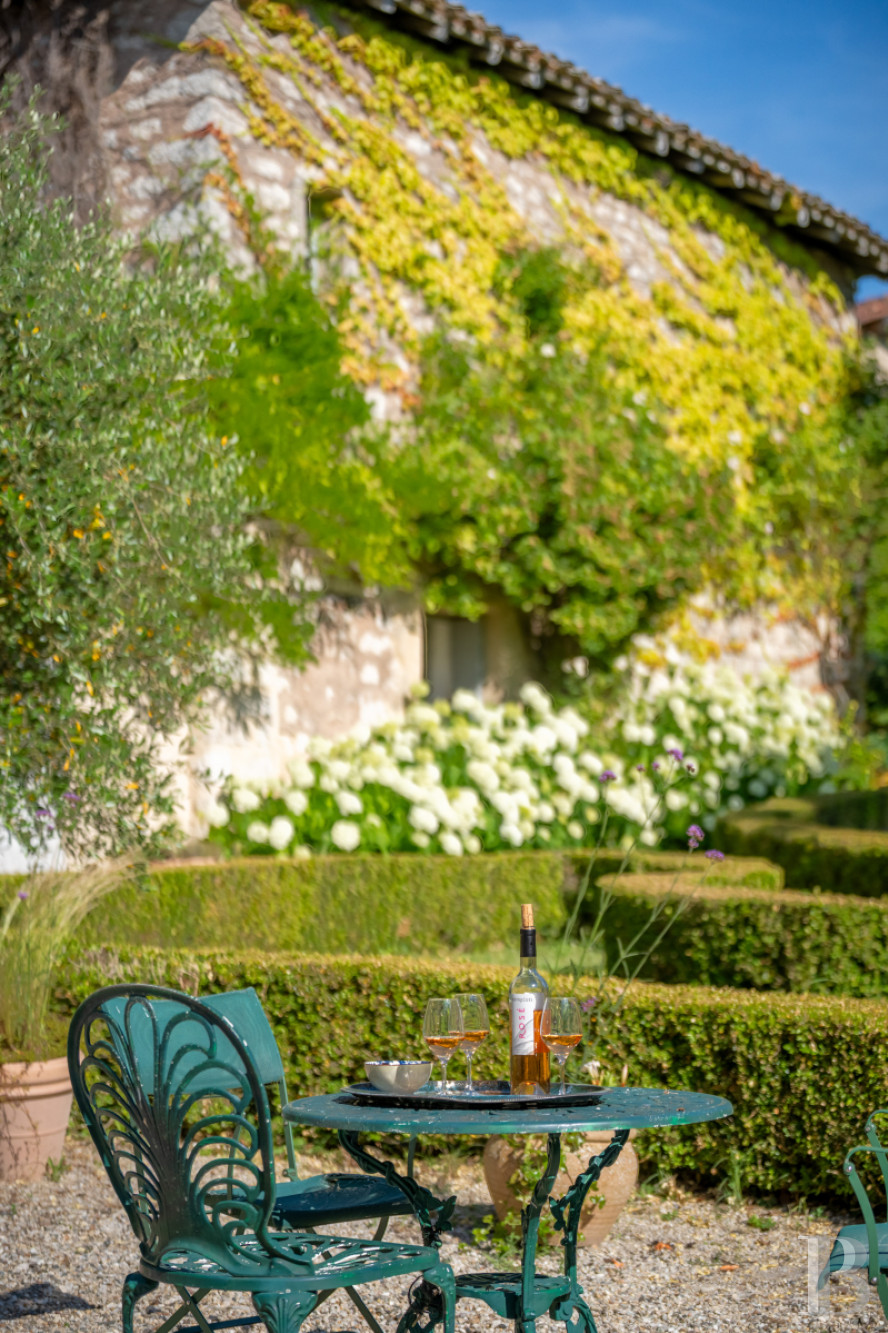 Dans le Tarn, au cœur du vignoble de Gaillac, un château d’origine médiévale entouré de ses vignes - photo  n°11