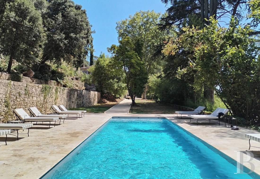 A 19th-century farmhouse surrounded by vineyards and forests between Cévennes and Provence, in the Gard Rhodanien - photo  n°3