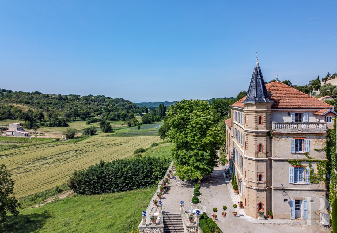 chateaux a vendre paca   - 1