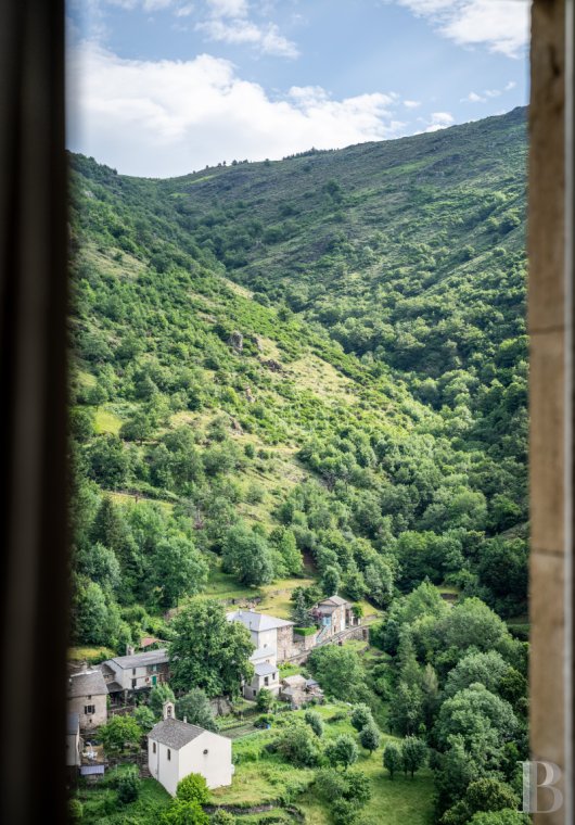 A 13th-century château stands on guard over the Cévennes hills in the southernmost point of the Lozère department, on the border with the Gard department - photo  n°21