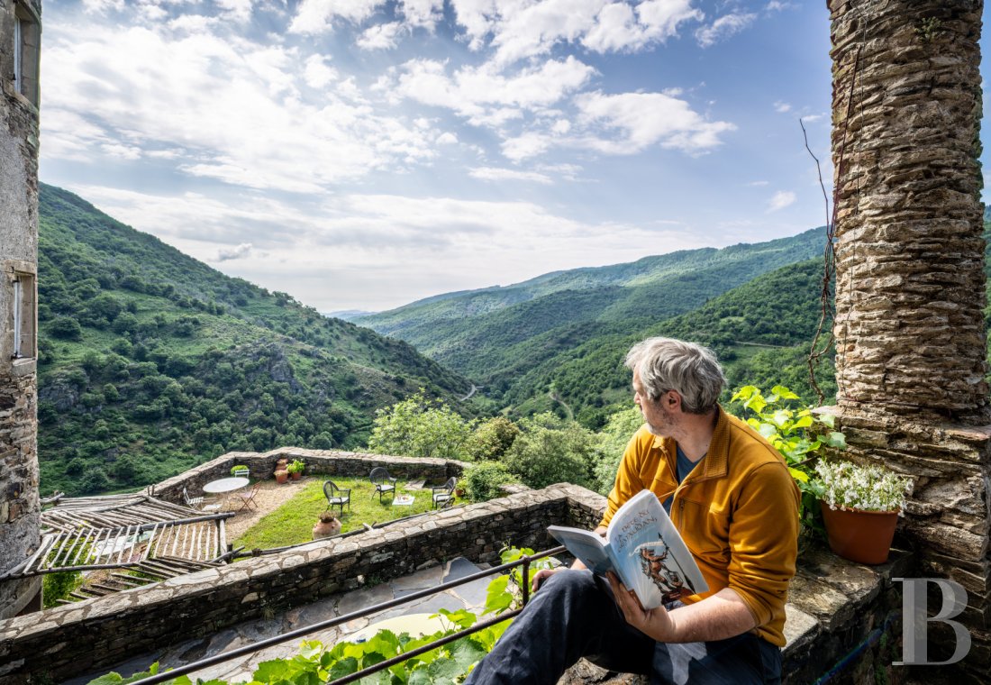 A 13th-century château stands on guard over the Cévennes hills in the southernmost point of the Lozère department, on the border with the Gard department - photo  n°34