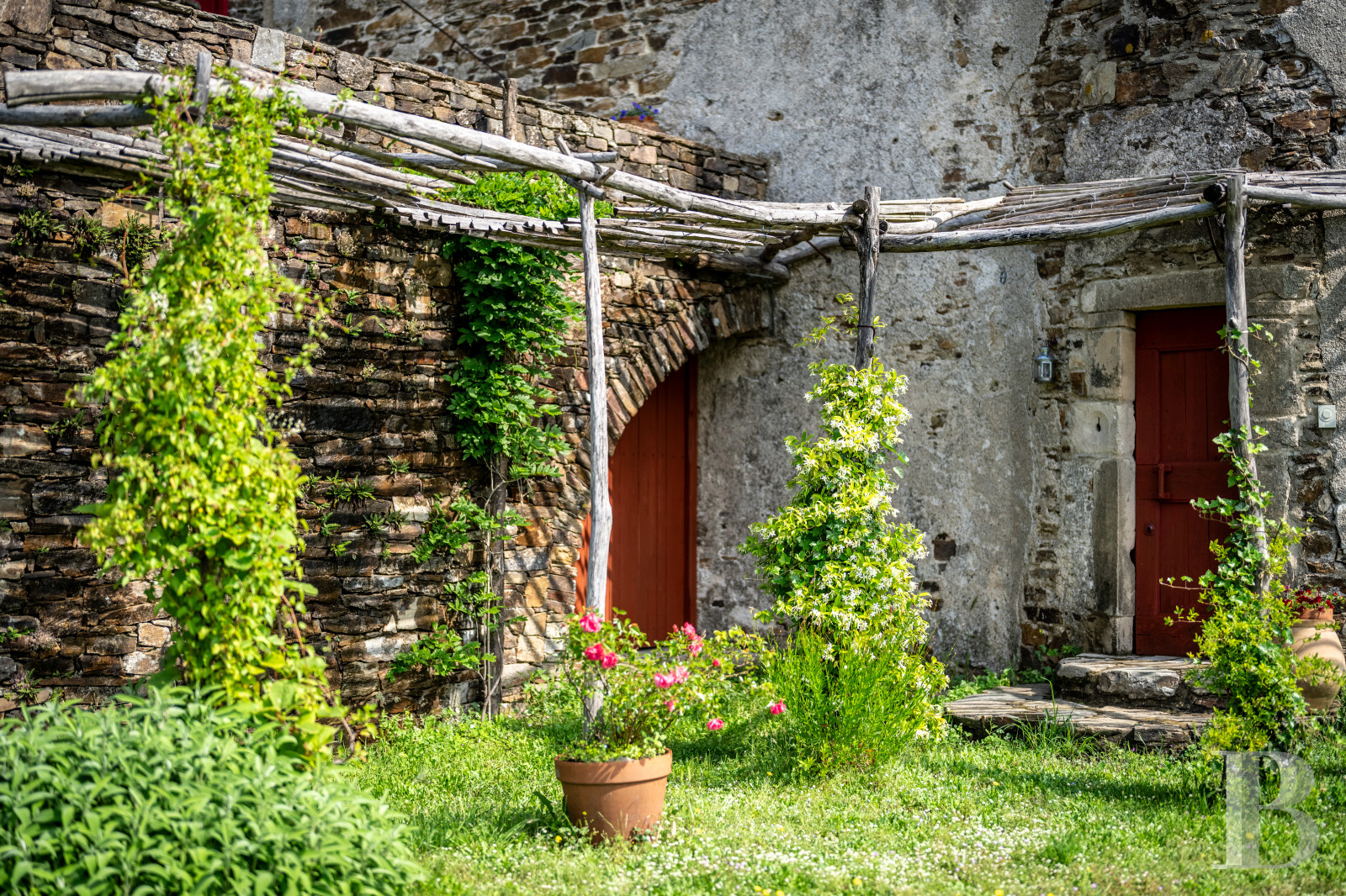 A 13th-century château stands on guard over the Cévennes hills in the southernmost point of the Lozère department, on the border with the Gard department - photo  n°11