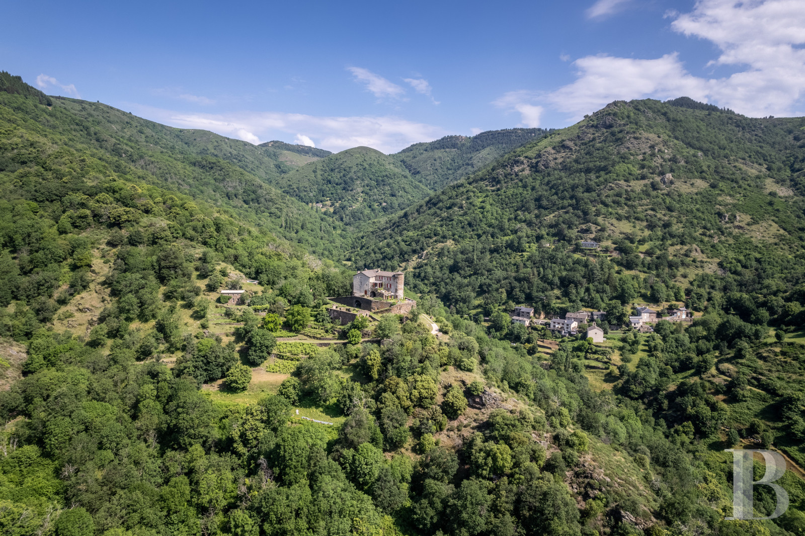 A 13th-century château stands on guard over the Cévennes hills in the southernmost point of the Lozère department, on the border with the Gard department - photo  n°3
