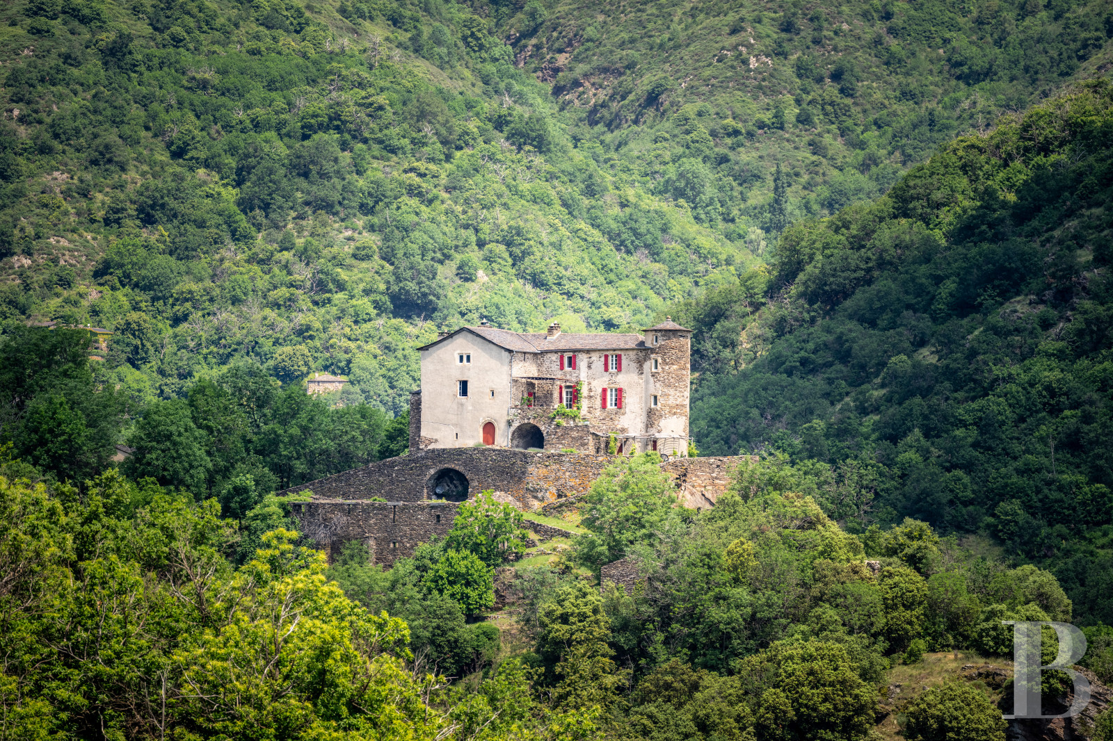 A 13th-century château stands on guard over the Cévennes hills in the southernmost point of the Lozère department, on the border with the Gard department - photo  n°43