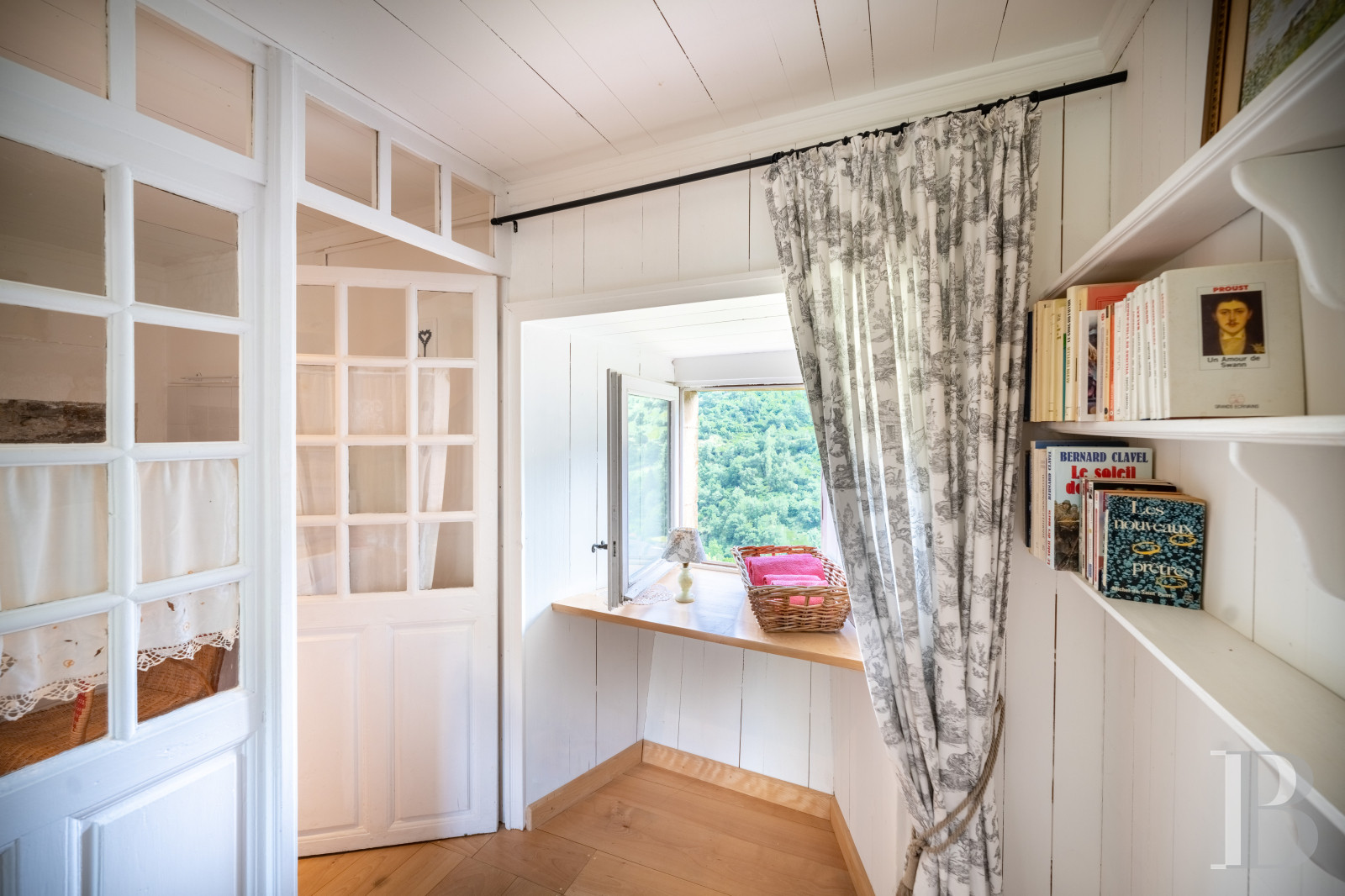 A 13th-century château stands on guard over the Cévennes hills in the southernmost point of the Lozère department, on the border with the Gard department - photo  n°30