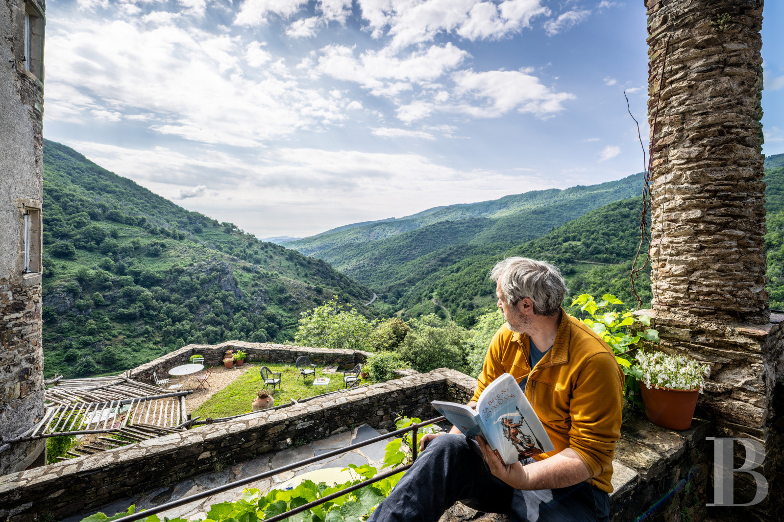 A 13th-century château stands on guard over the Cévennes hills in the southernmost point of the Lozère department, on the border with the Gard department - photo  n°34