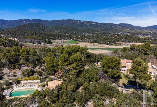 paca - À 40 min d'Aix-en-Provence, un domaine de 3 ha entièrement clôturé, avec dépendances, piscine, sauna, hammam et jacuzzi