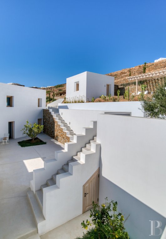 A group of houses between sky and sea on Ios in the Cyclades - photo  n°16