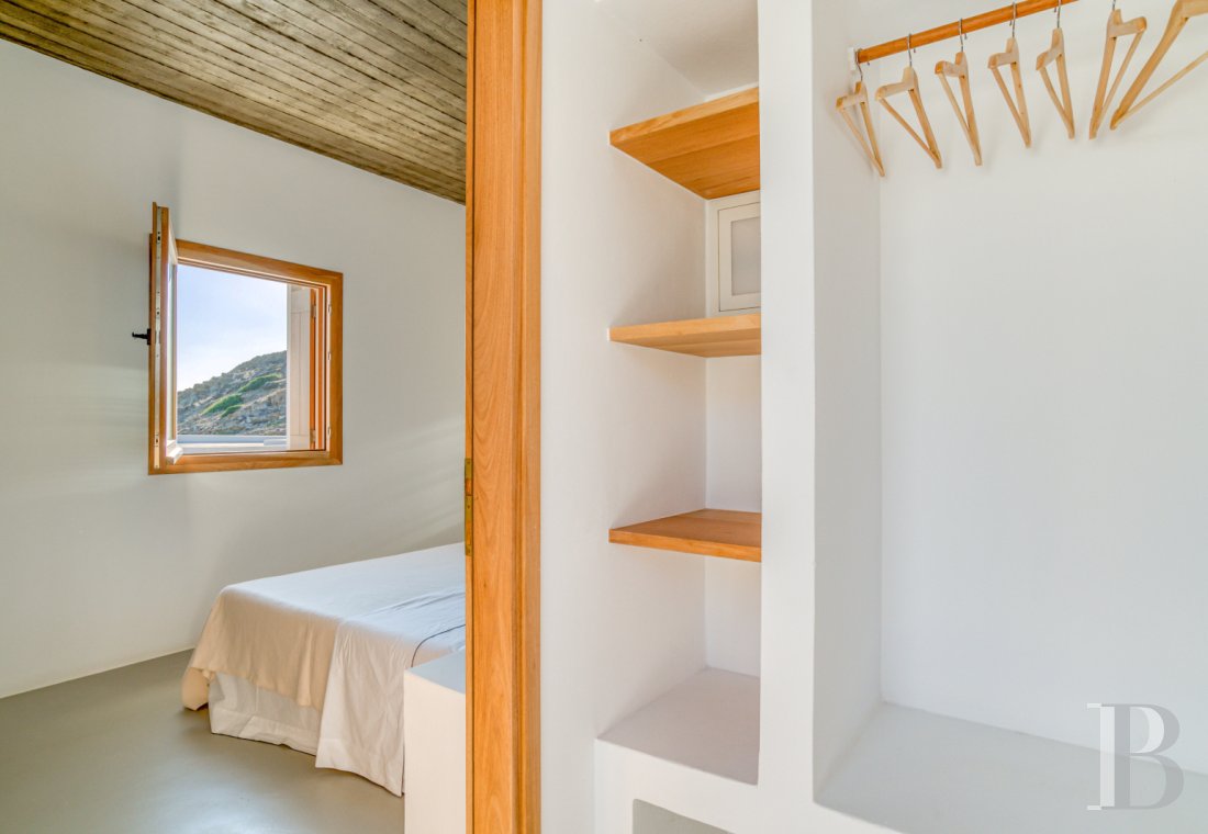 A group of houses between sky and sea on Ios in the Cyclades - photo  n°25