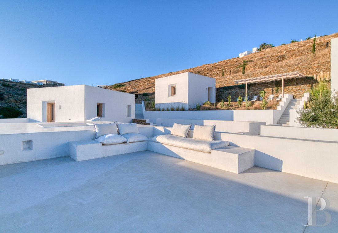 A group of houses between sky and sea on Ios in the Cyclades - photo  n°13