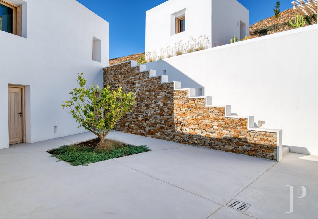 A group of houses between sky and sea on Ios in the Cyclades - photo  n°12