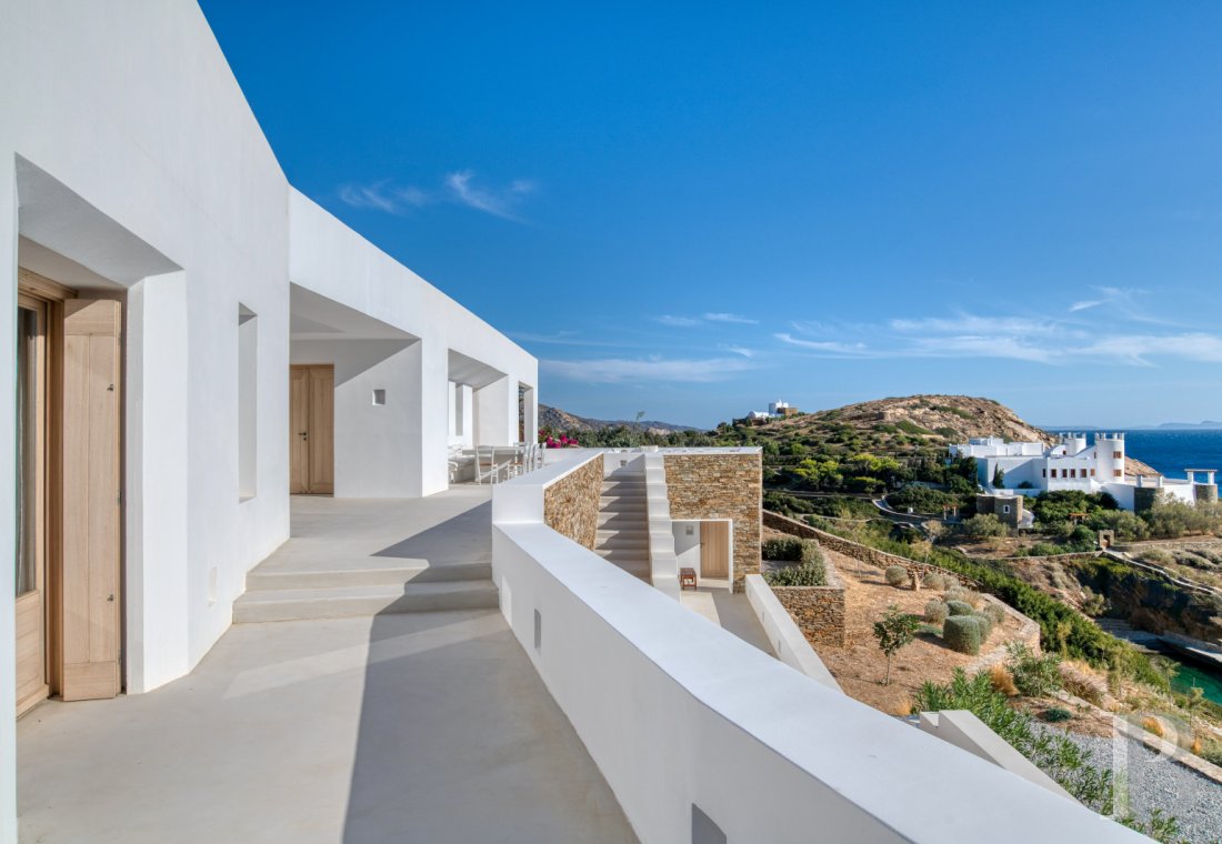 A group of houses between sky and sea on Ios in the Cyclades - photo  n°3
