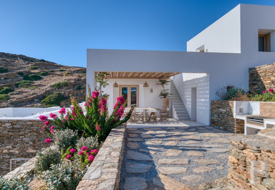 A group of houses between sky and sea on Ios in the Cyclades - photo  n°4