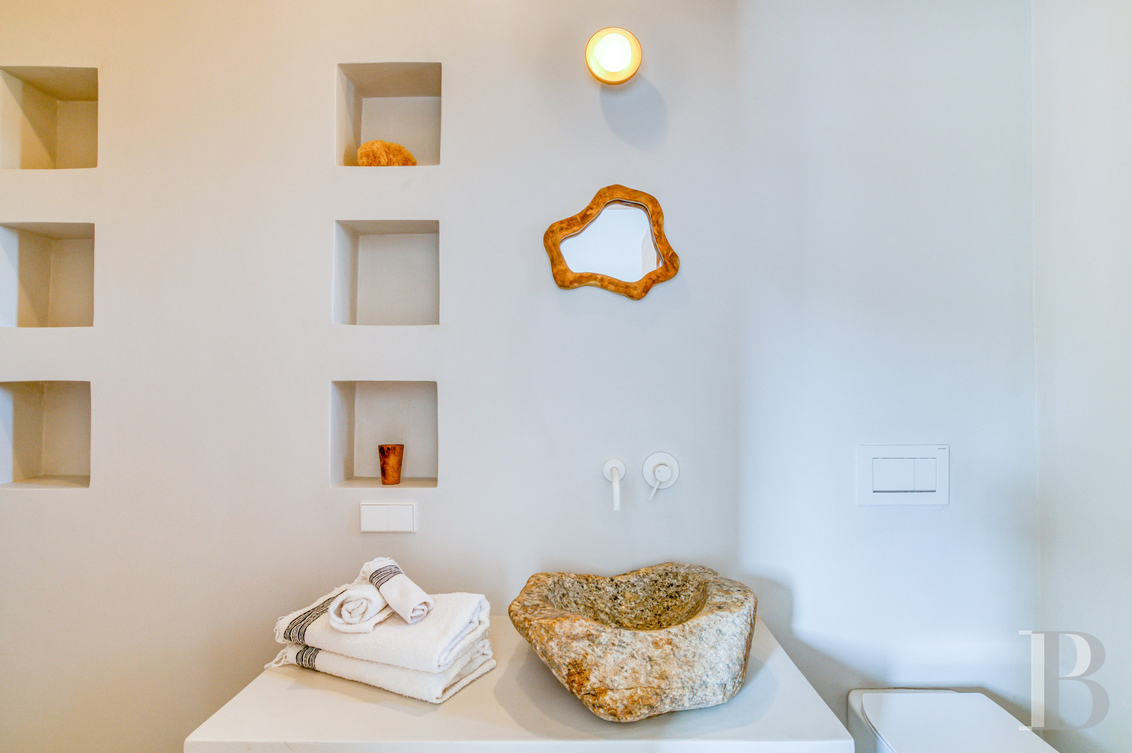 À Ios, dans les Cyclades, un ensemble de maisons entre ciel et mer - photo  n°26