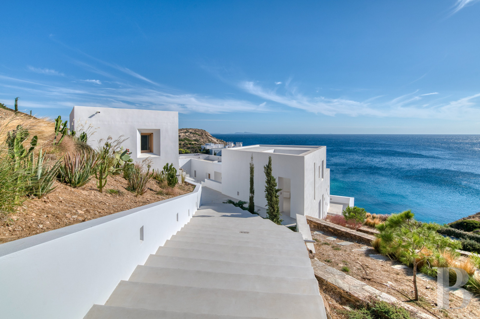 À Ios, dans les Cyclades, un ensemble de maisons entre ciel et mer - photo  n°10