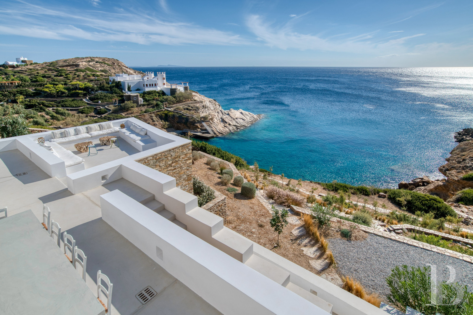 À Ios, dans les Cyclades, un ensemble de maisons entre ciel et mer - photo  n°17