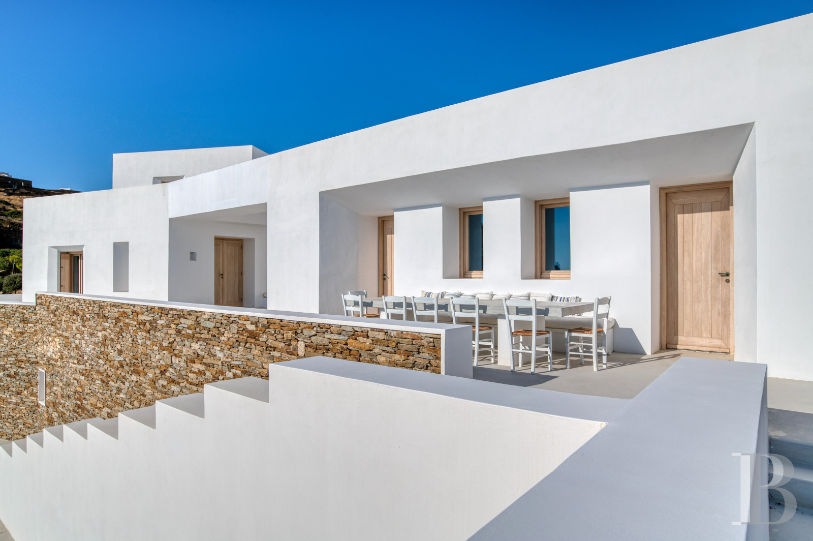 À Ios, dans les Cyclades, un ensemble de maisons entre ciel et mer - photo  n°11