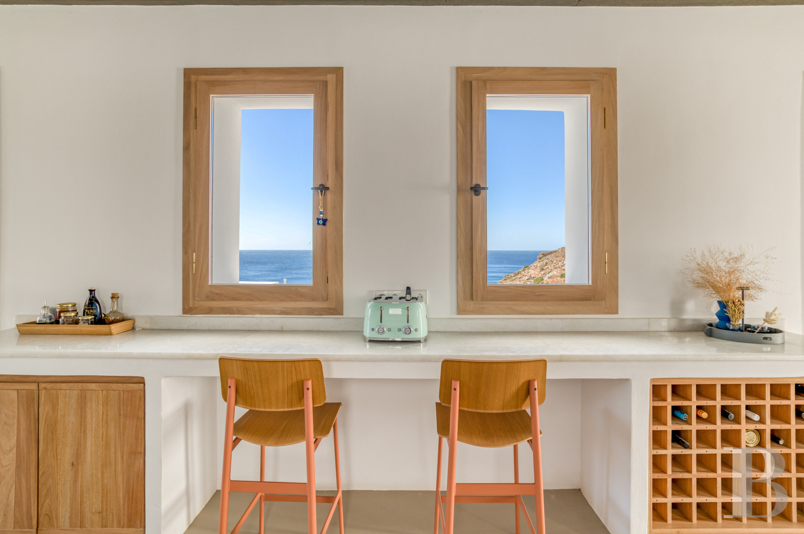 À Ios, dans les Cyclades, un ensemble de maisons entre ciel et mer - photo  n°22