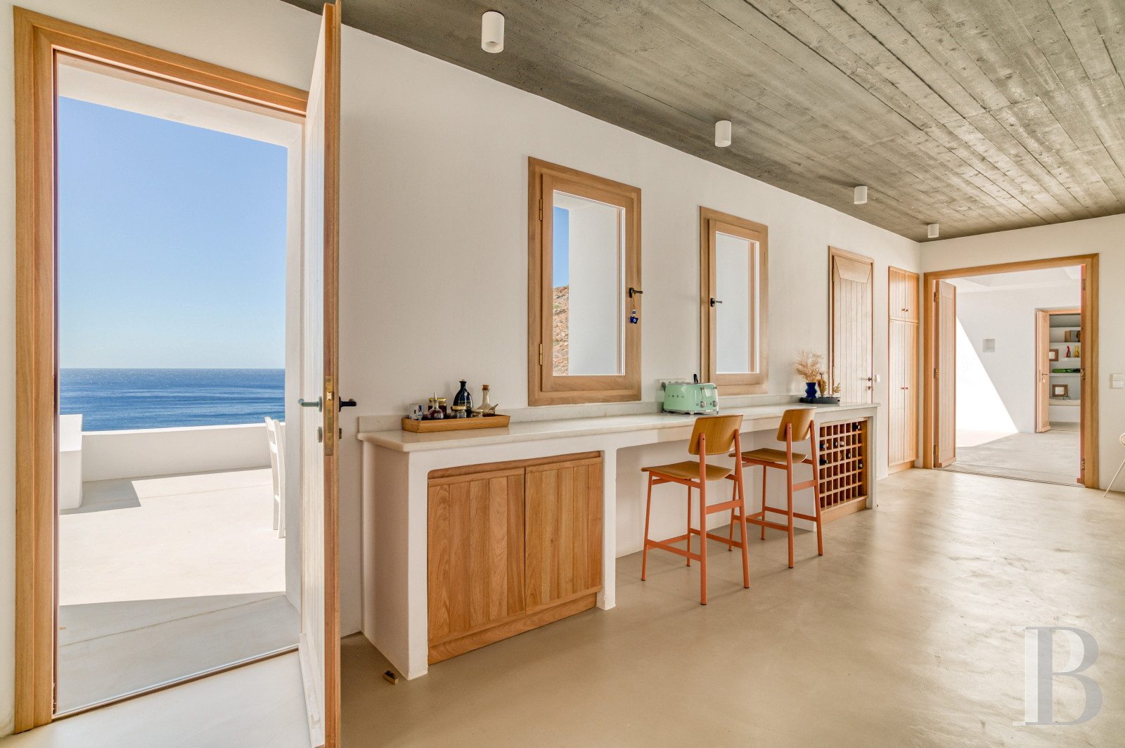 À Ios, dans les Cyclades, un ensemble de maisons entre ciel et mer - photo  n°23