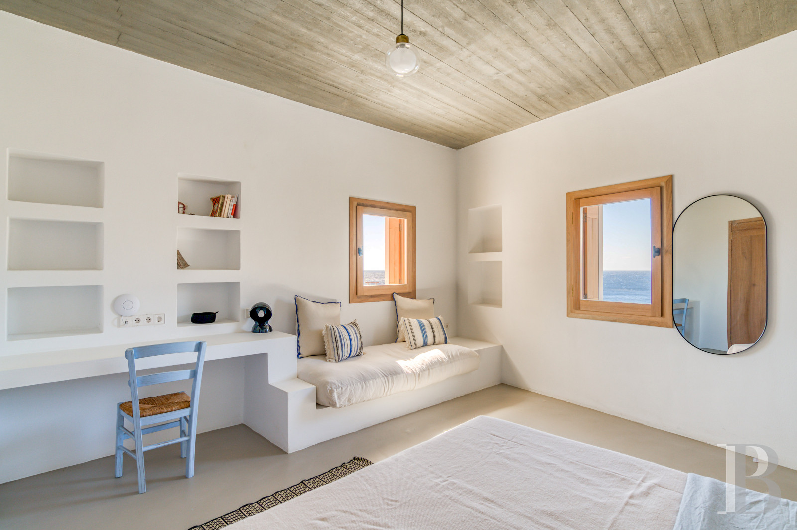 À Ios, dans les Cyclades, un ensemble de maisons entre ciel et mer - photo  n°37