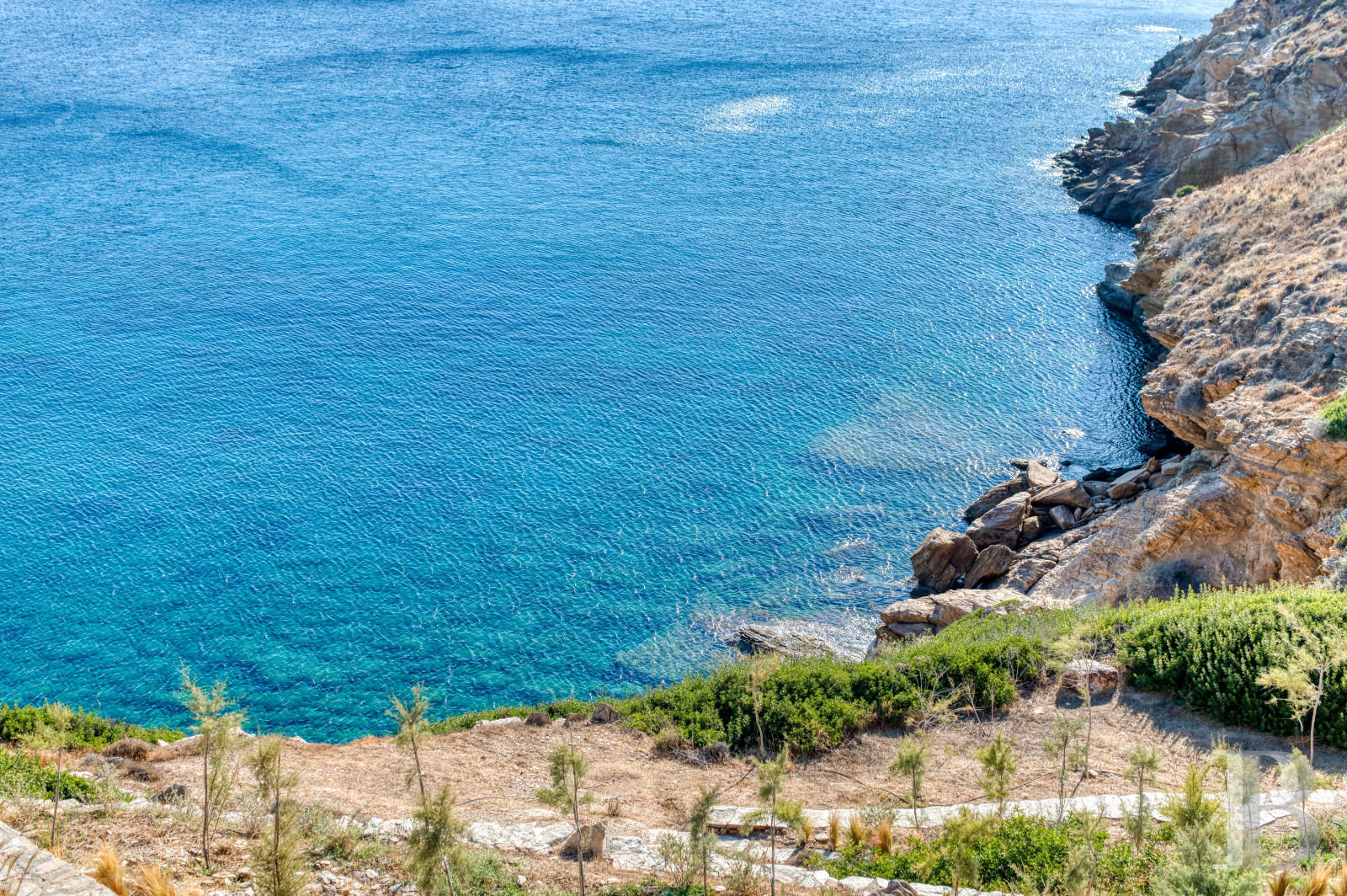 À Ios, dans les Cyclades, un ensemble de maisons entre ciel et mer - photo  n°40
