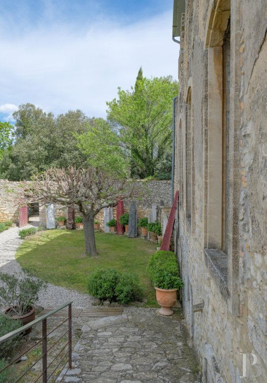 A time-stakingly renovated medieval fortress in the Gard, between Bagnols-sur-Cèze and Pont-Saint-Esprit - photo  n°7