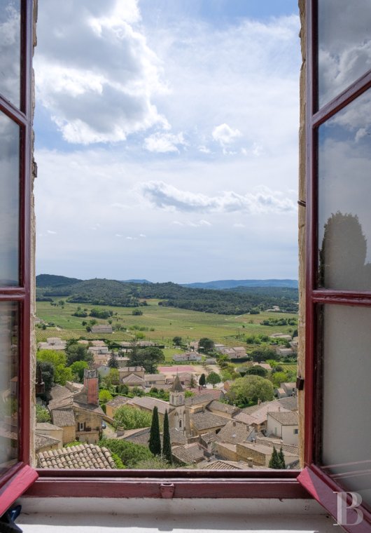 A time-stakingly renovated medieval fortress in the Gard, between Bagnols-sur-Cèze and Pont-Saint-Esprit - photo  n°17