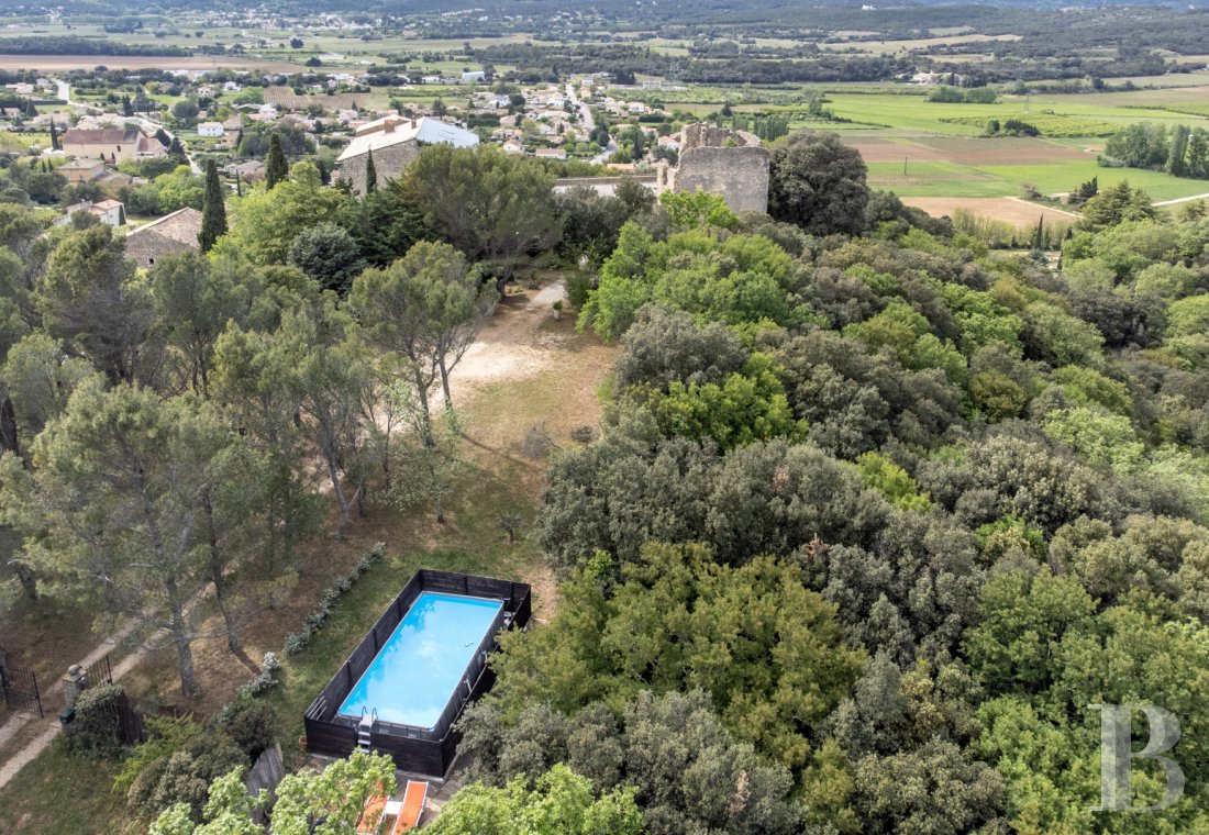 A time-stakingly renovated medieval fortress in the Gard, between Bagnols-sur-Cèze and Pont-Saint-Esprit - photo  n°26