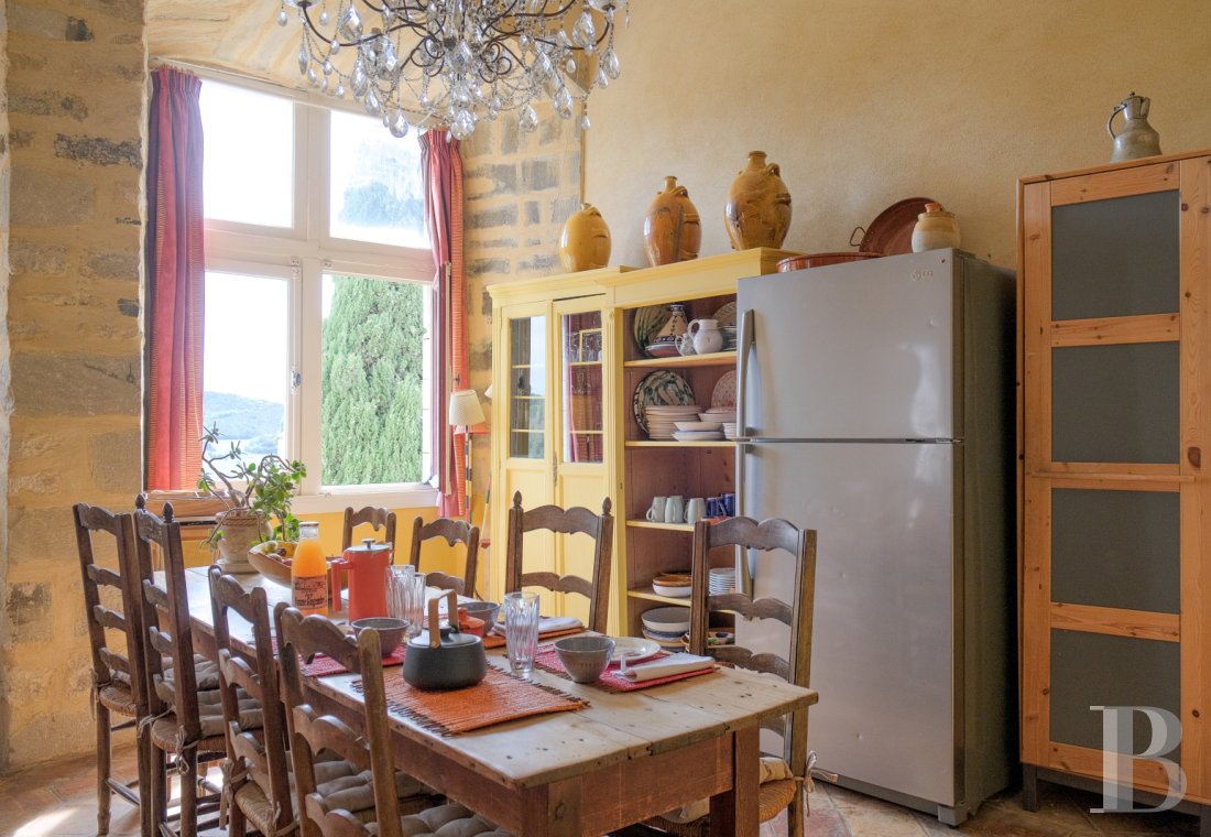 A time-stakingly renovated medieval fortress in the Gard, between Bagnols-sur-Cèze and Pont-Saint-Esprit - photo  n°11