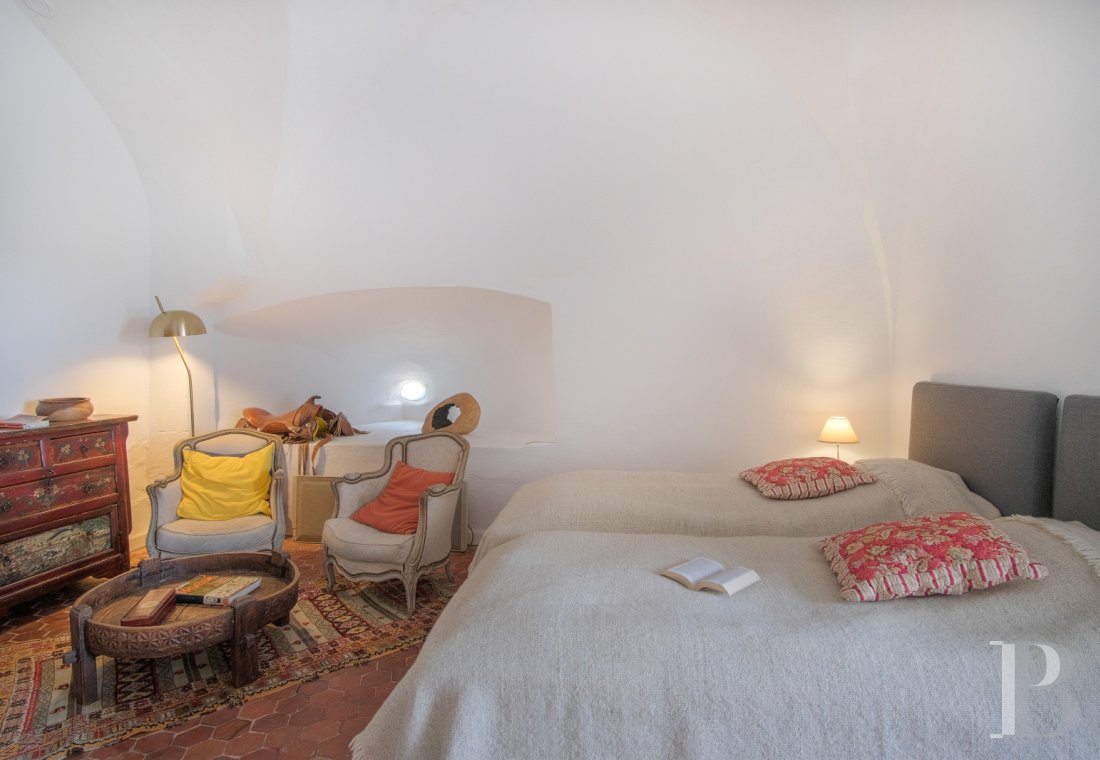 A time-stakingly renovated medieval fortress in the Gard, between Bagnols-sur-Cèze and Pont-Saint-Esprit - photo  n°20