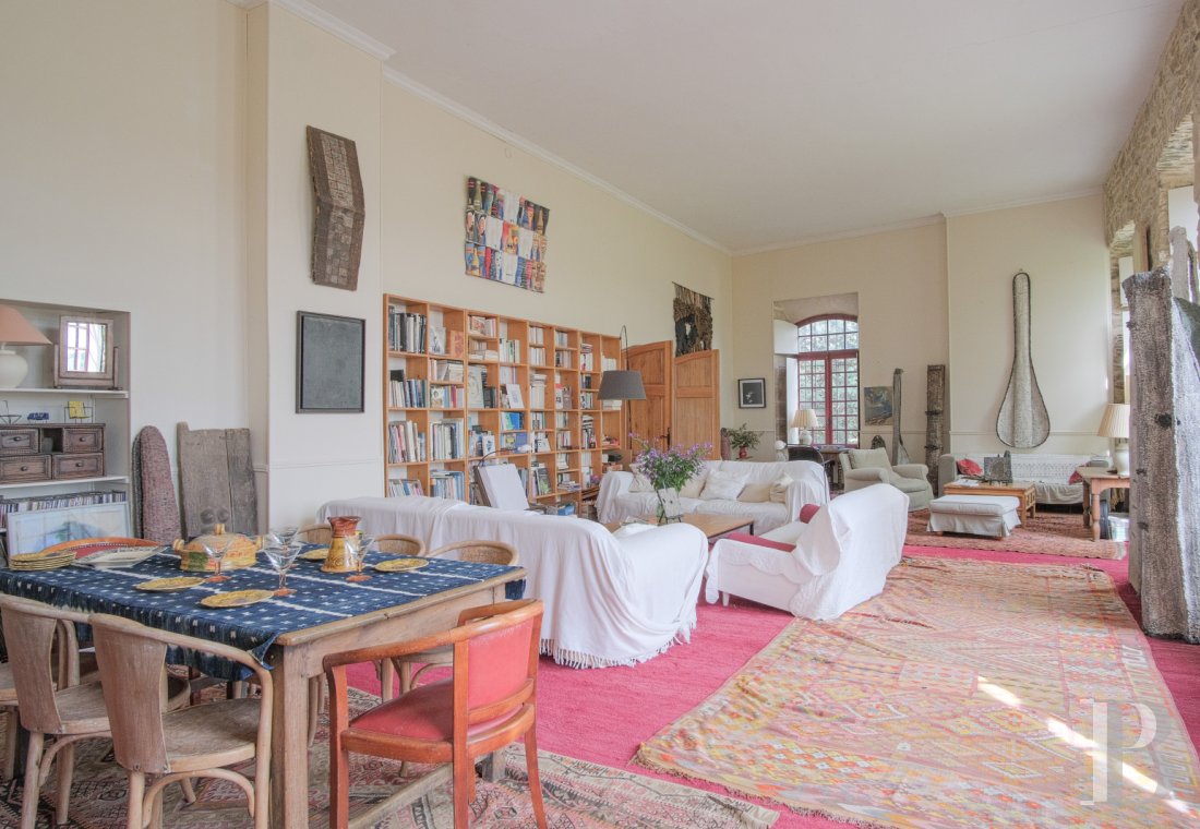 A time-stakingly renovated medieval fortress in the Gard, between Bagnols-sur-Cèze and Pont-Saint-Esprit - photo  n°9