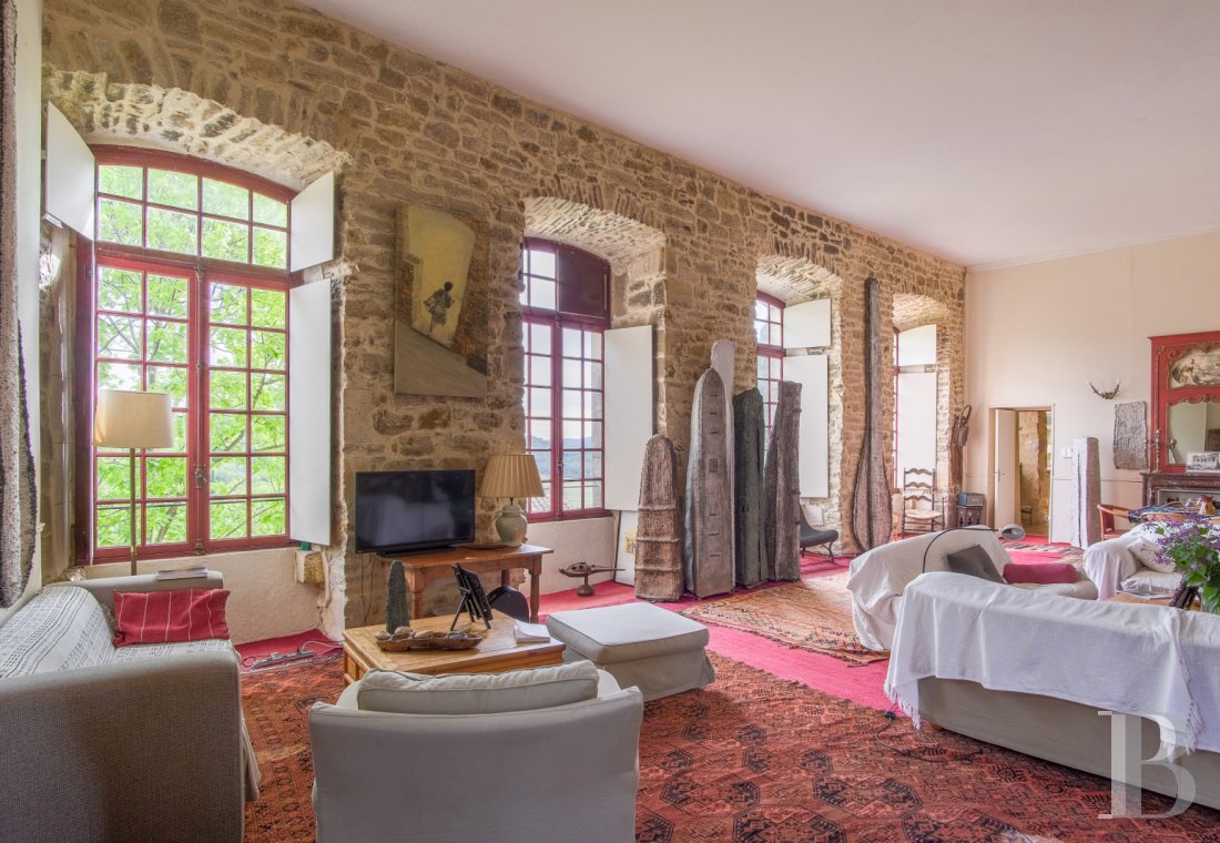 A time-stakingly renovated medieval fortress in the Gard, between Bagnols-sur-Cèze and Pont-Saint-Esprit - photo  n°10