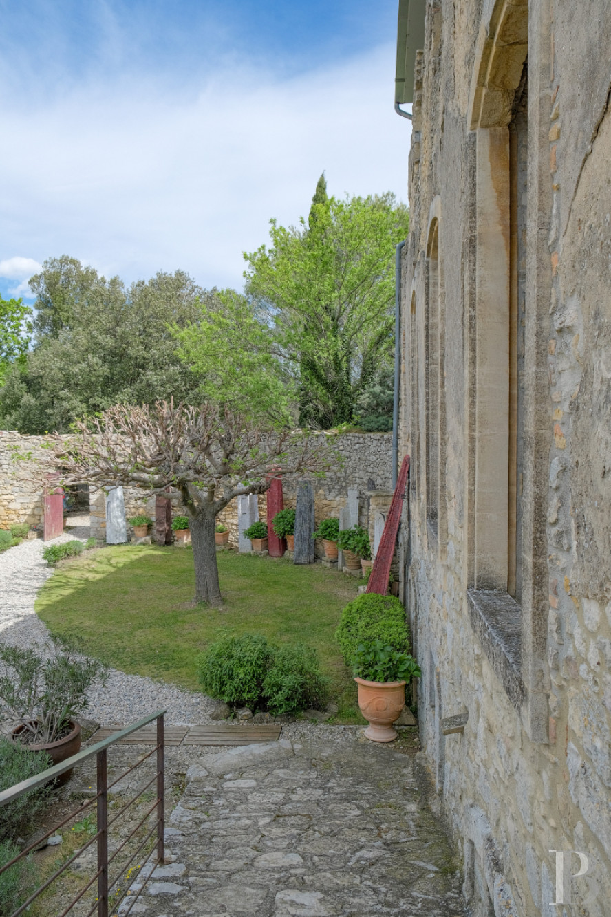 A time-stakingly renovated medieval fortress in the Gard, between Bagnols-sur-Cèze and Pont-Saint-Esprit - photo  n°7