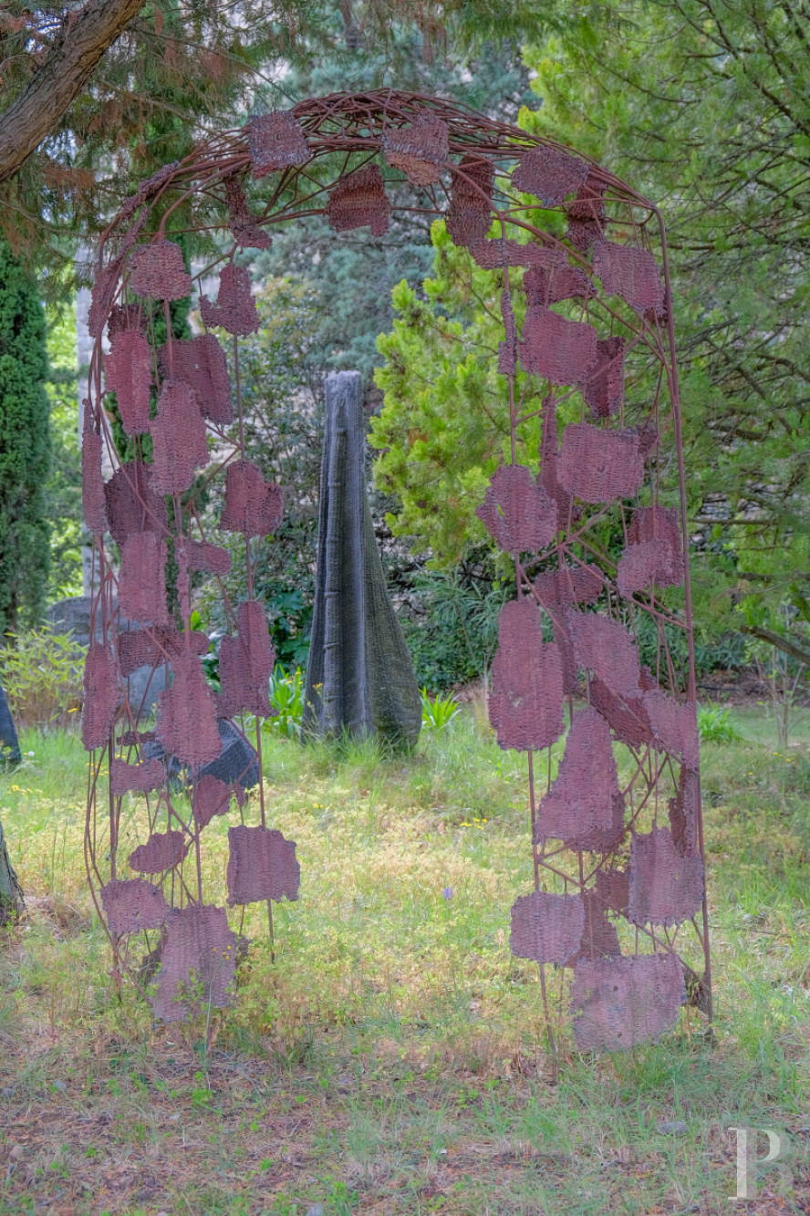 A time-stakingly renovated medieval fortress in the Gard, between Bagnols-sur-Cèze and Pont-Saint-Esprit - photo  n°25