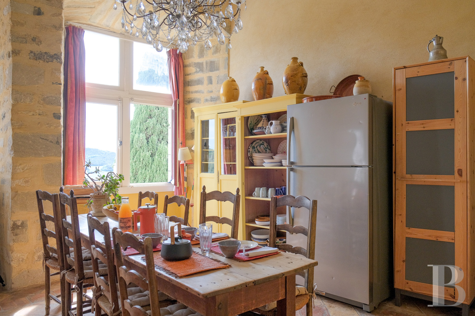 A time-stakingly renovated medieval fortress in the Gard, between Bagnols-sur-Cèze and Pont-Saint-Esprit - photo  n°11