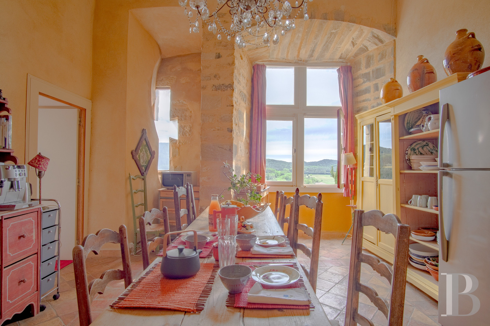 A time-stakingly renovated medieval fortress in the Gard, between Bagnols-sur-Cèze and Pont-Saint-Esprit - photo  n°12