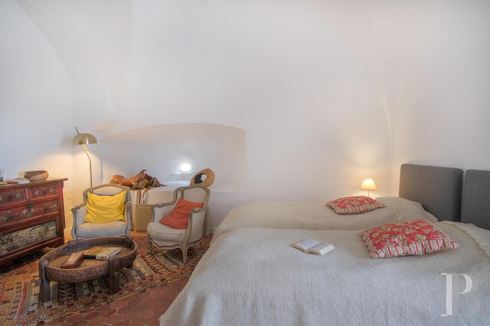 A time-stakingly renovated medieval fortress in the Gard, between Bagnols-sur-Cèze and Pont-Saint-Esprit - photo  n°20