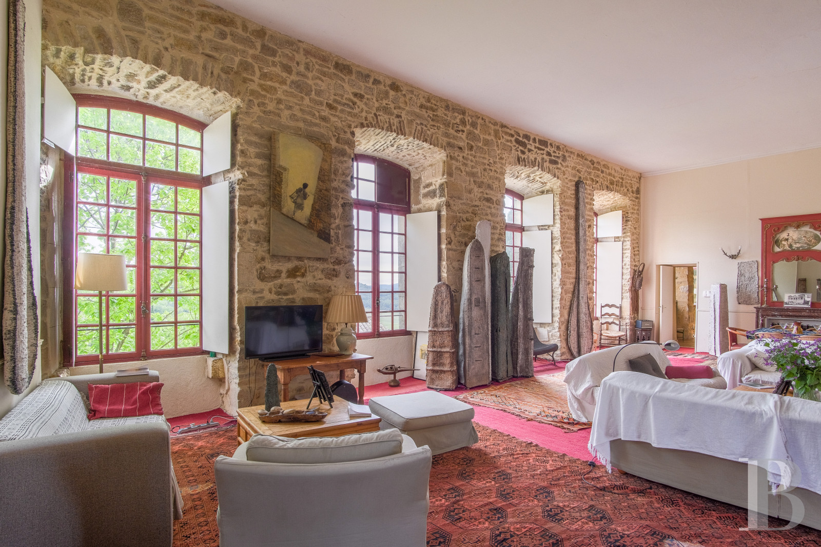 A time-stakingly renovated medieval fortress in the Gard, between Bagnols-sur-Cèze and Pont-Saint-Esprit - photo  n°10