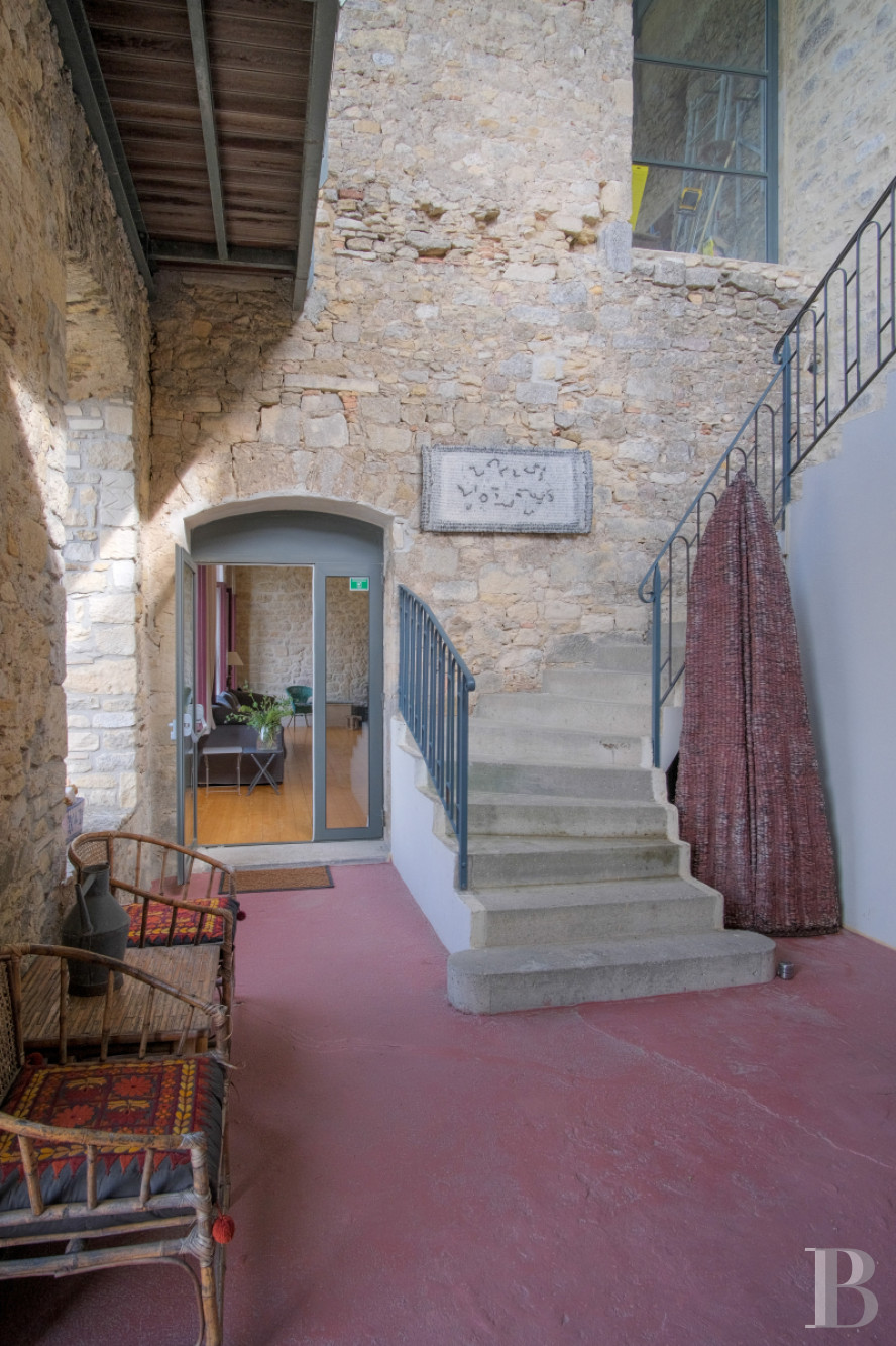 A time-stakingly renovated medieval fortress in the Gard, between Bagnols-sur-Cèze and Pont-Saint-Esprit - photo  n°18