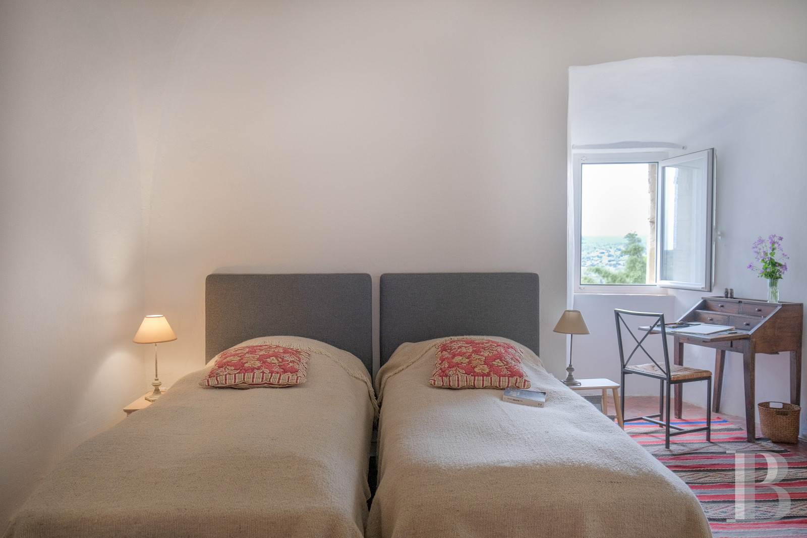 A time-stakingly renovated medieval fortress in the Gard, between Bagnols-sur-Cèze and Pont-Saint-Esprit - photo  n°19