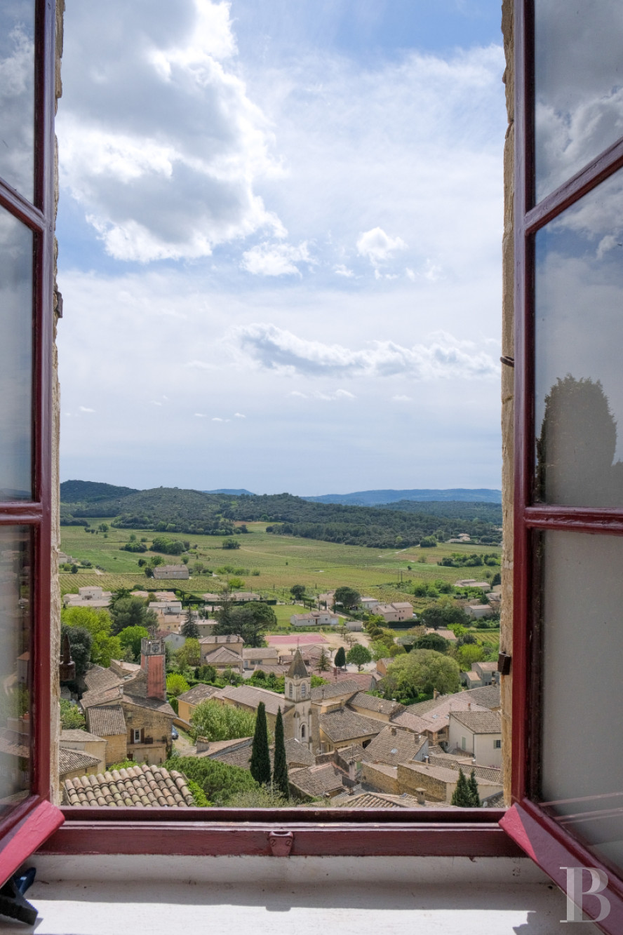A time-stakingly renovated medieval fortress in the Gard, between Bagnols-sur-Cèze and Pont-Saint-Esprit - photo  n°17
