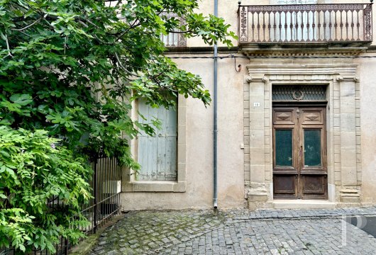 languedoc-roussillon - A large restored residence of about 500 m²,  near to Pézenas, in the Hérault area, in the heart of a picturesque village