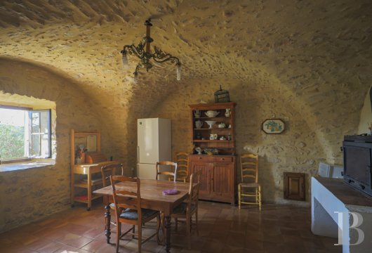 vieilles maisons francaises languedoc roussillon   - 11