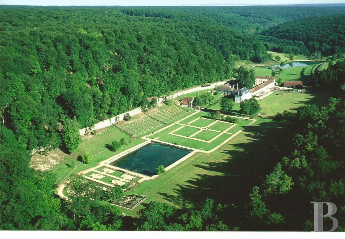 monuments historiques &agrave; vendre - bourgogne - En Haute-Bourgogne, aux marches de la Champagne, une ancienne abbaye inscrite MH, nichée au cœur du parc national de forêts