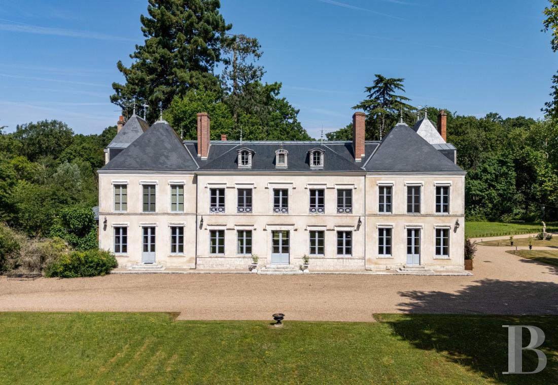 En Sologne, un manoir du 19e siècle et ses dépendances au milieu d’un vaste domaine - photo  n°4