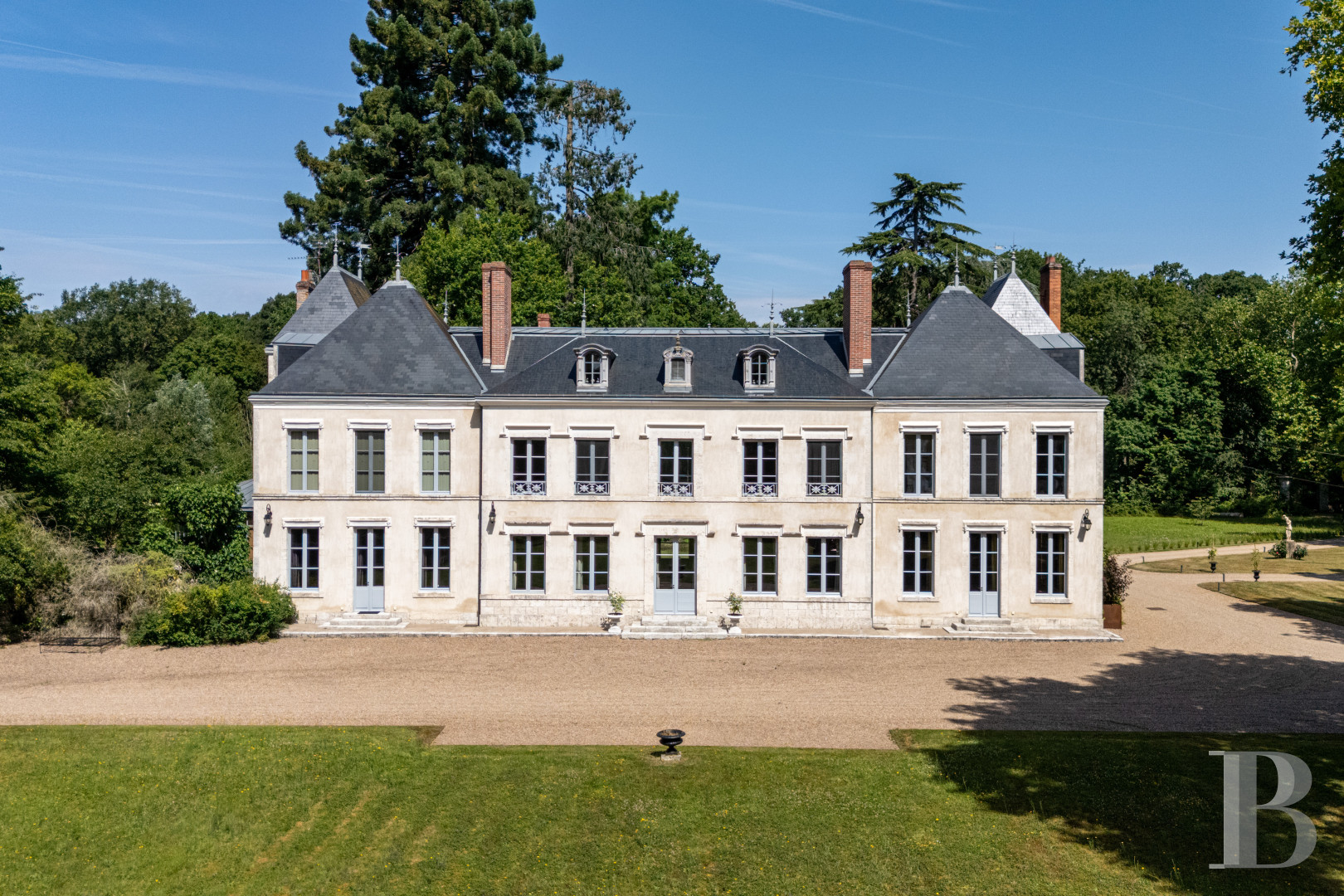 En Sologne, un manoir du 19e siècle et ses dépendances au milieu d’un vaste domaine - photo  n°4
