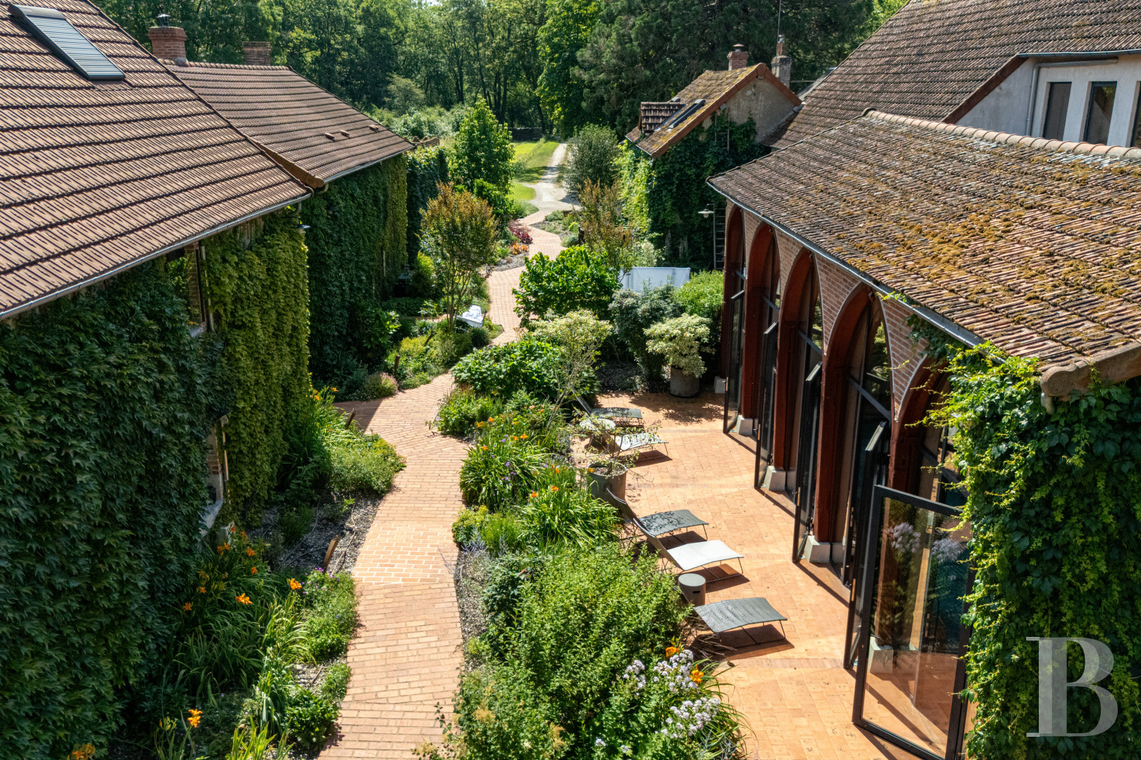 En Sologne, un manoir du 19e siècle et ses dépendances au milieu d’un vaste domaine - photo  n°5